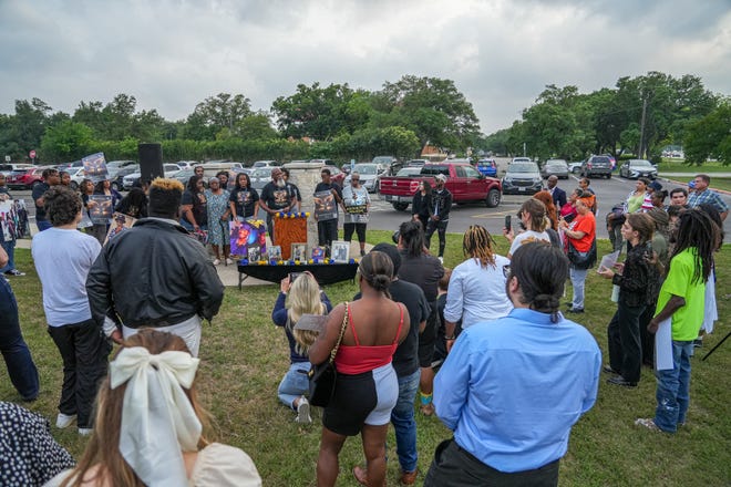 About 100 community members attend a vigil for Malachi Williams outside San Marcos City Hall on Thursday, April 25, 2024 in San Marcos, Texas. Williams was killed by San Marcos Police on Thursday, April 11, 2024.
